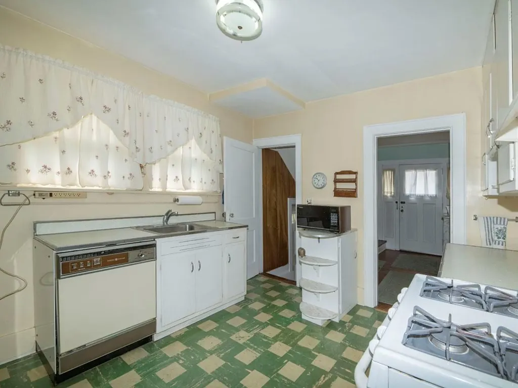 29 Devon Road Hempstead NY 11550