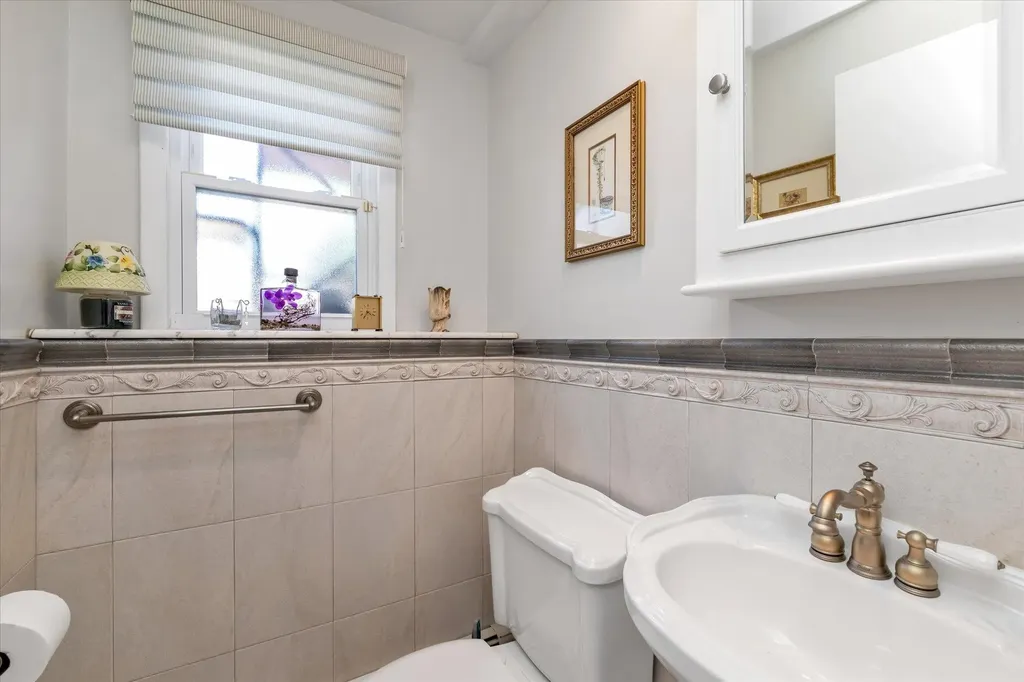 1182 Adrienne Lane Seaford NY 11783