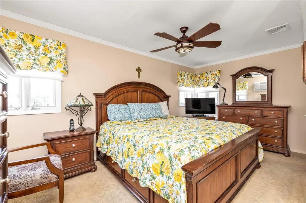 1182 Adrienne Lane Seaford NY 11783
