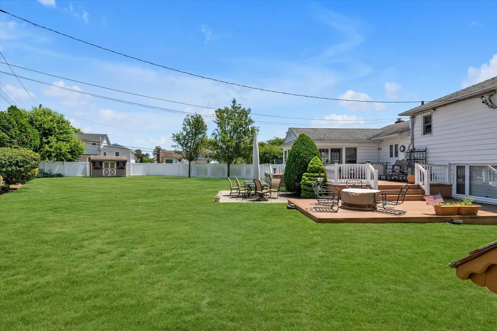 1182 Adrienne Lane Seaford NY 11783