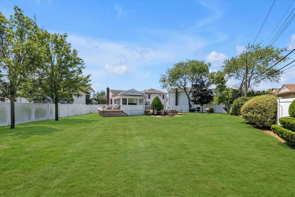 1182 Adrienne Lane Seaford NY 11783