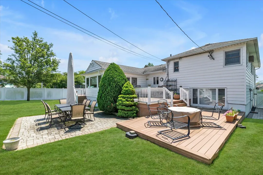 1182 Adrienne Lane Seaford NY 11783