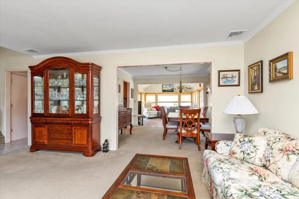 1182 Adrienne Lane Seaford NY 11783