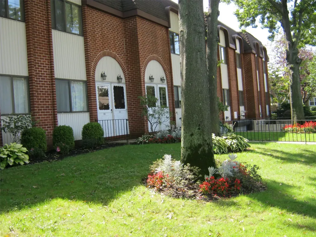665 Chestnut Street Cedarhurst NY 11516