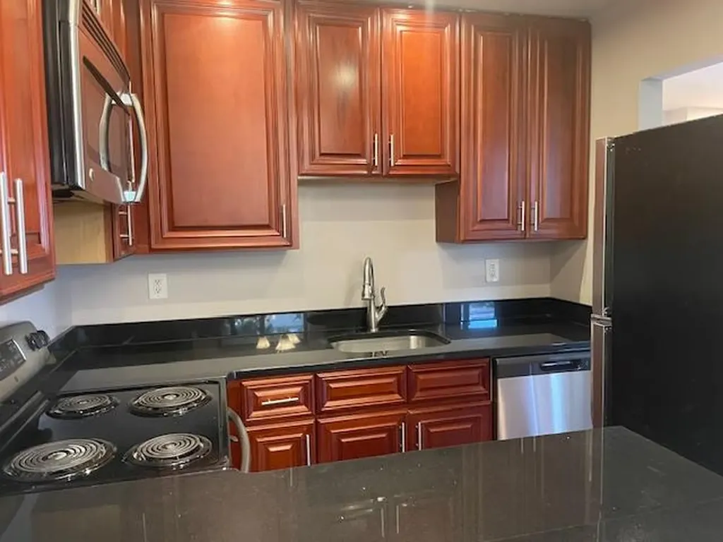 665 Chestnut Street Cedarhurst NY 11516