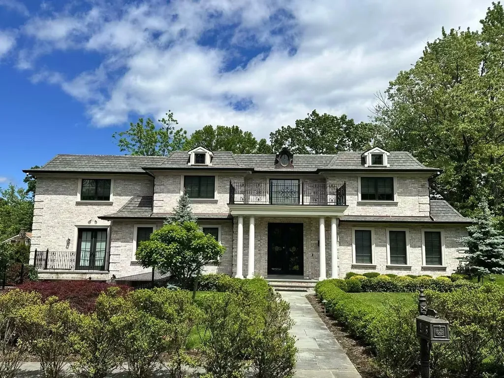 45 Walters Place Great Neck NY 11023