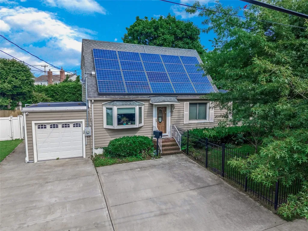 72 Harris Avenue Hewlett NY 11557