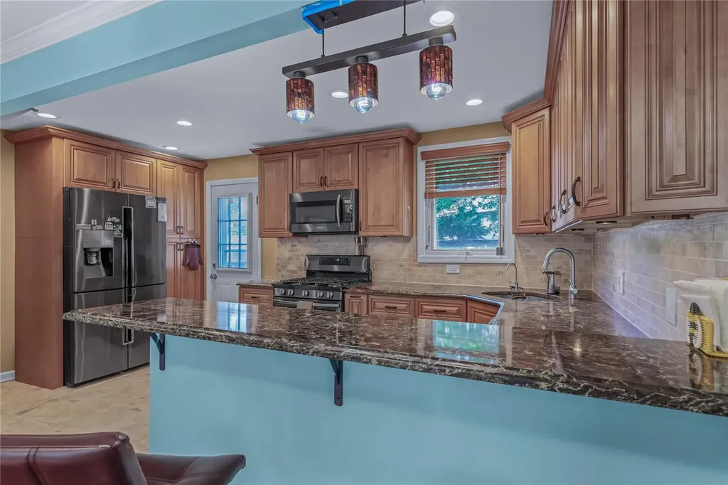 72 Harris Avenue Hewlett NY 11557