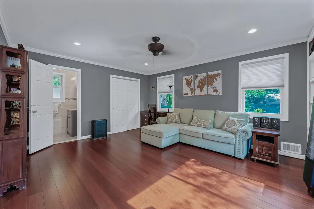 72 Harris Avenue Hewlett NY 11557