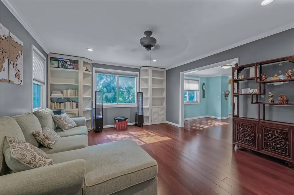 72 Harris Avenue Hewlett NY 11557