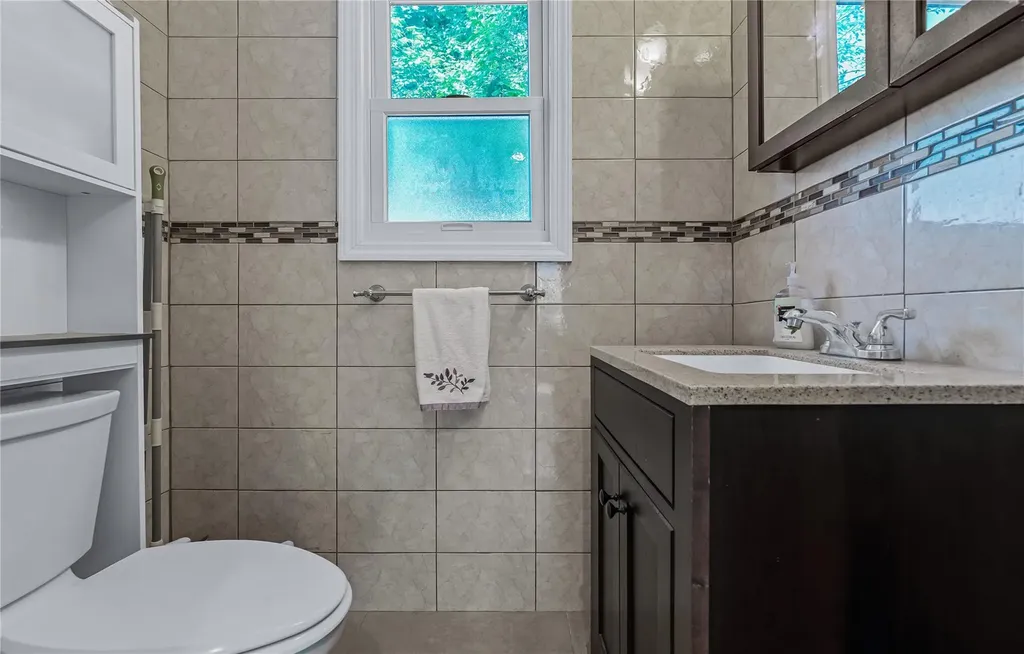 72 Harris Avenue Hewlett NY 11557