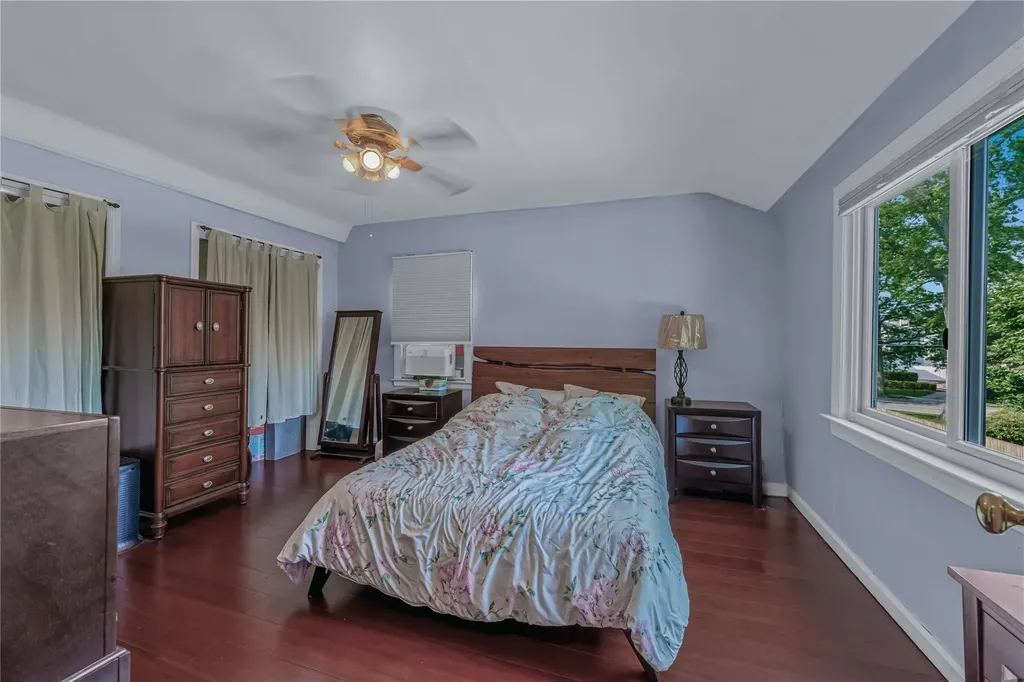 72 Harris Avenue Hewlett NY 11557