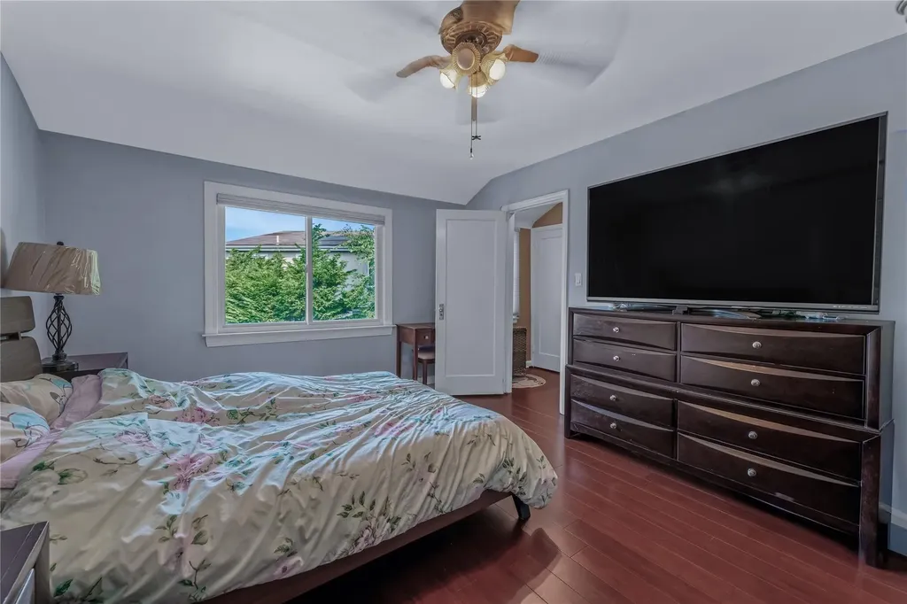 72 Harris Avenue Hewlett NY 11557