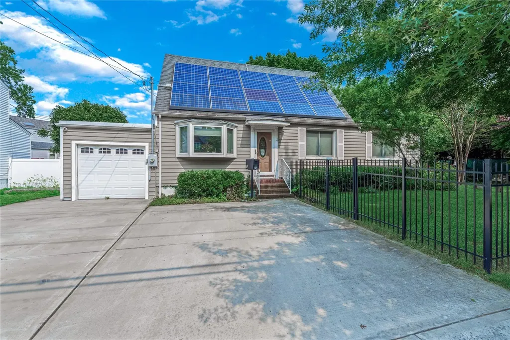 72 Harris Avenue Hewlett NY 11557