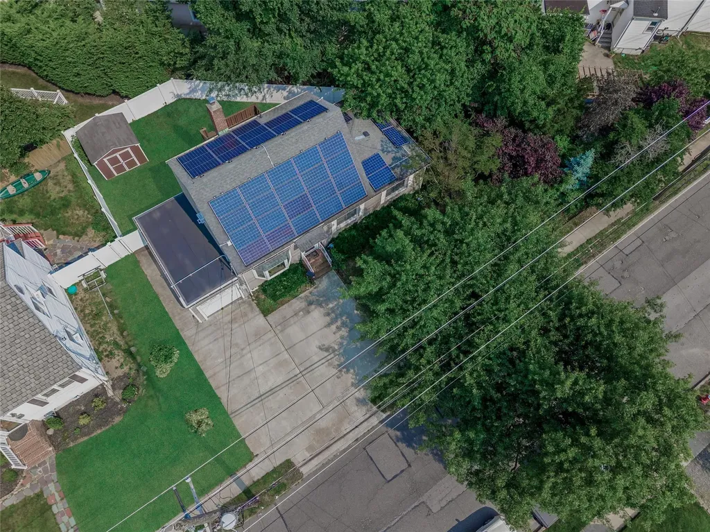 72 Harris Avenue Hewlett NY 11557