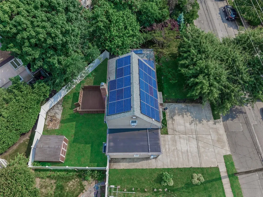 72 Harris Avenue Hewlett NY 11557