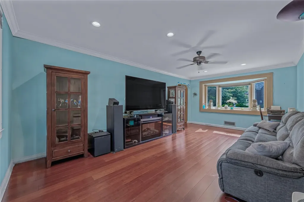 72 Harris Avenue Hewlett NY 11557