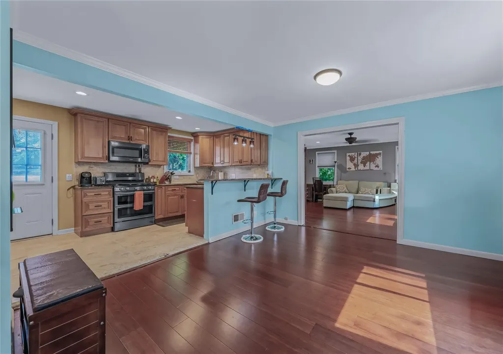 72 Harris Avenue Hewlett NY 11557