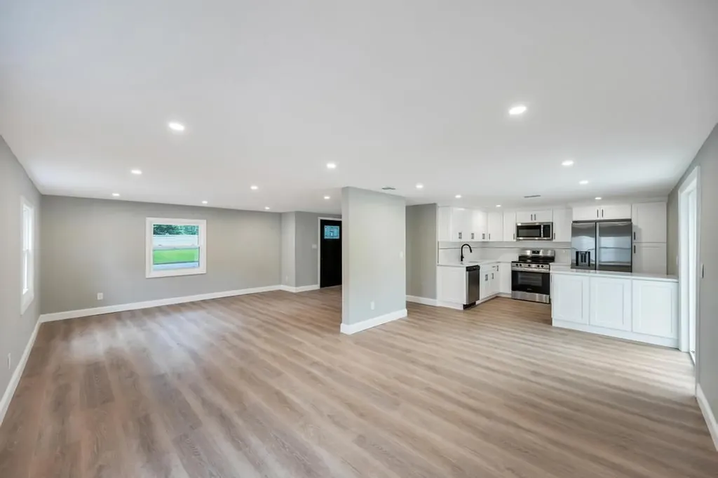28 Hettys Path Farmingville NY 11738