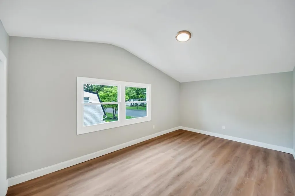 28 Hettys Path Farmingville NY 11738