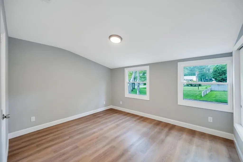 28 Hettys Path Farmingville NY 11738