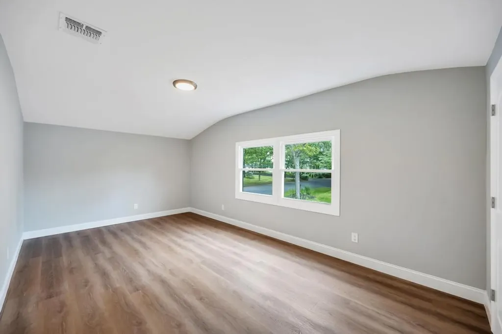 28 Hettys Path Farmingville NY 11738
