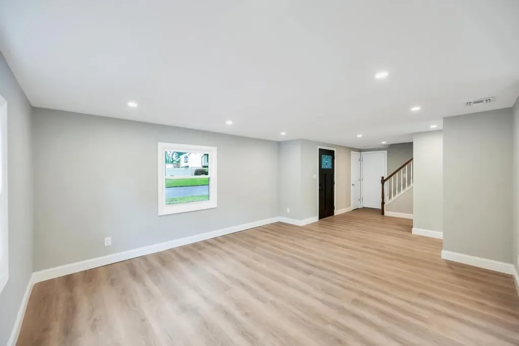 28 Hettys Path Farmingville NY 11738