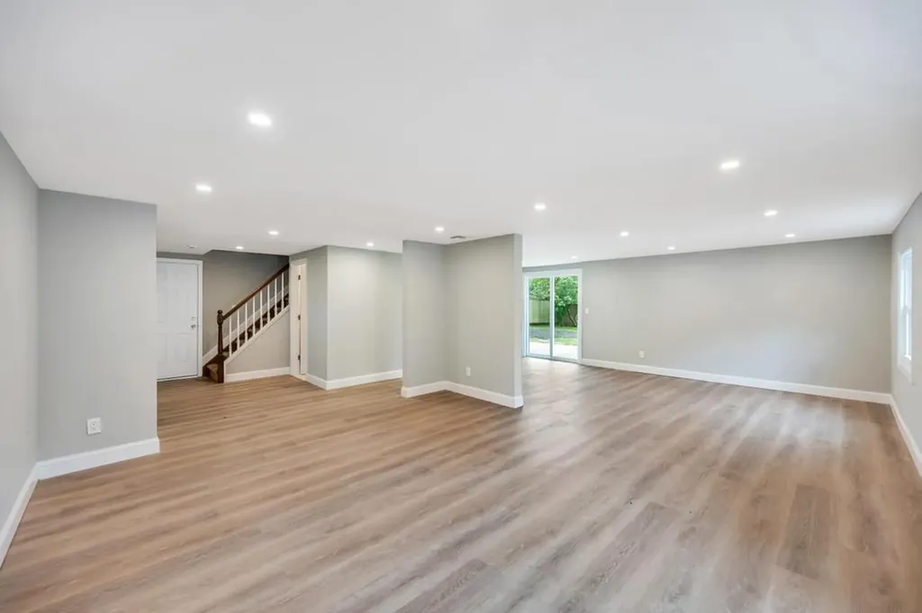 28 Hettys Path Farmingville NY 11738