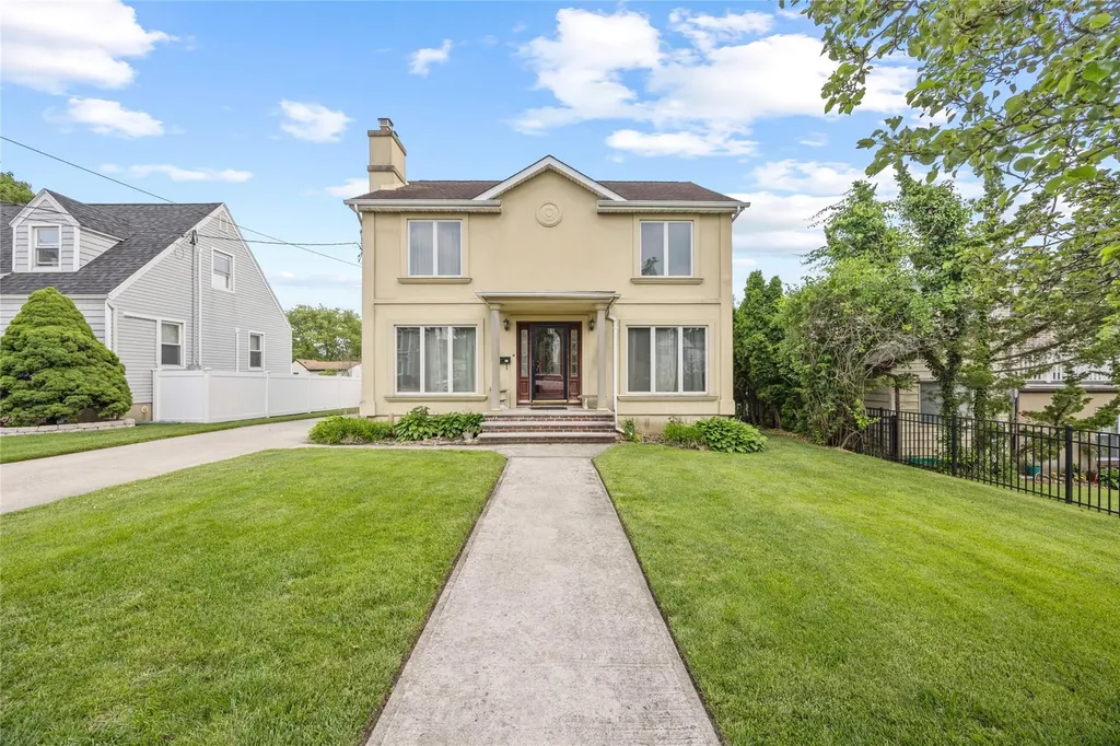 65 Netherwood Drive Albertson NY 11507