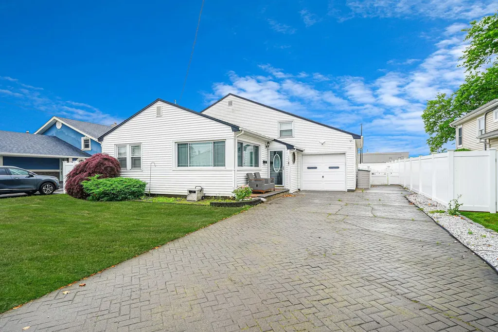 150 Pratt Street West Babylon NY 11704