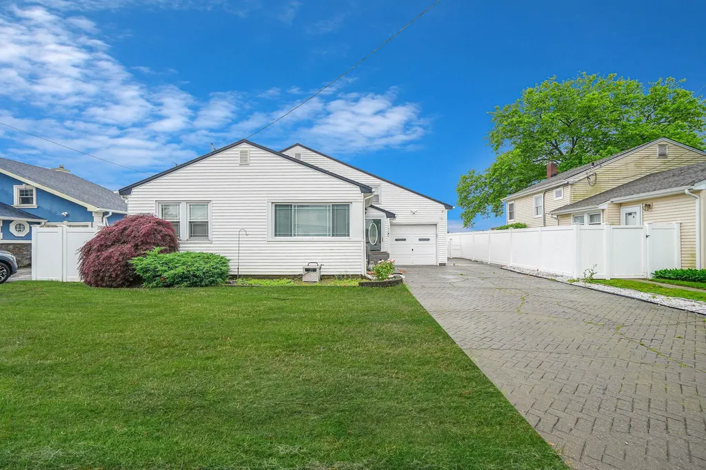 150 Pratt Street West Babylon NY 11704