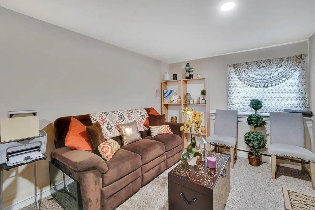 150 Pratt Street West Babylon NY 11704