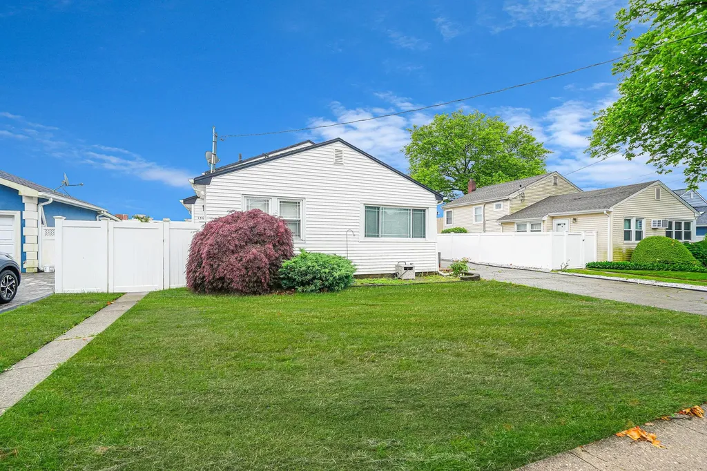 150 Pratt Street West Babylon NY 11704