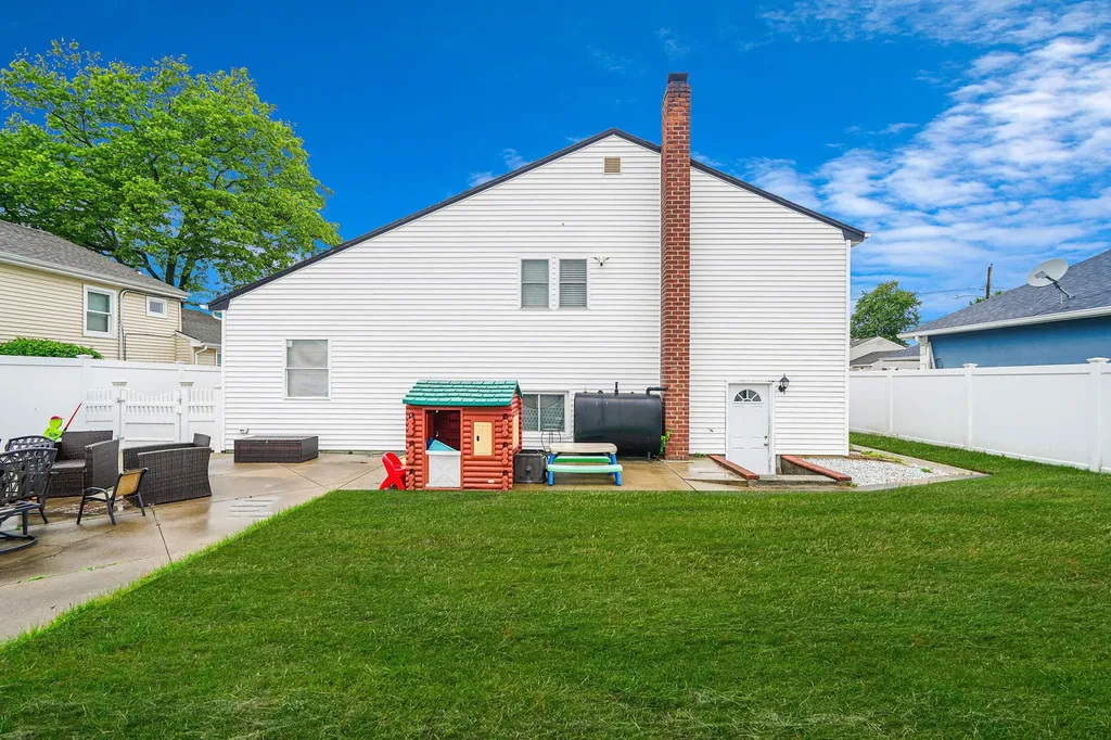 150 Pratt Street West Babylon NY 11704