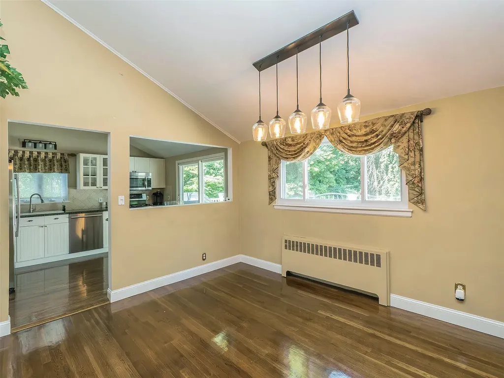 1 Barry Drive Glen Cove NY 11542