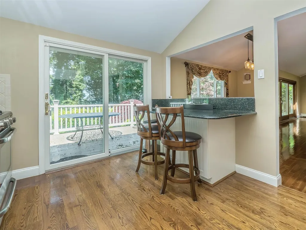 1 Barry Drive Glen Cove NY 11542