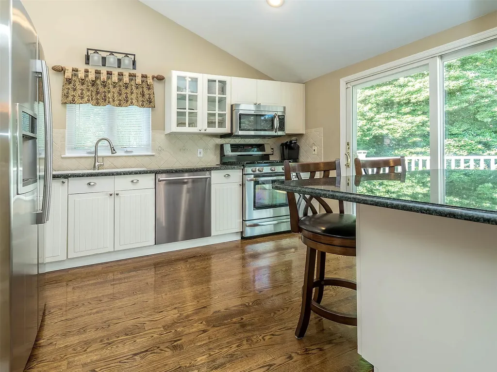 1 Barry Drive Glen Cove NY 11542