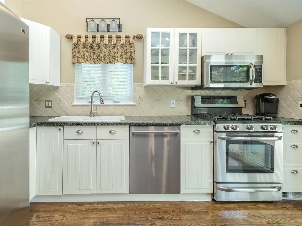1 Barry Drive Glen Cove NY 11542