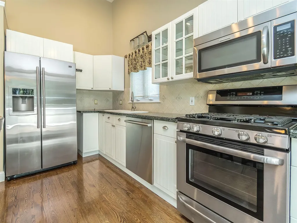 1 Barry Drive Glen Cove NY 11542