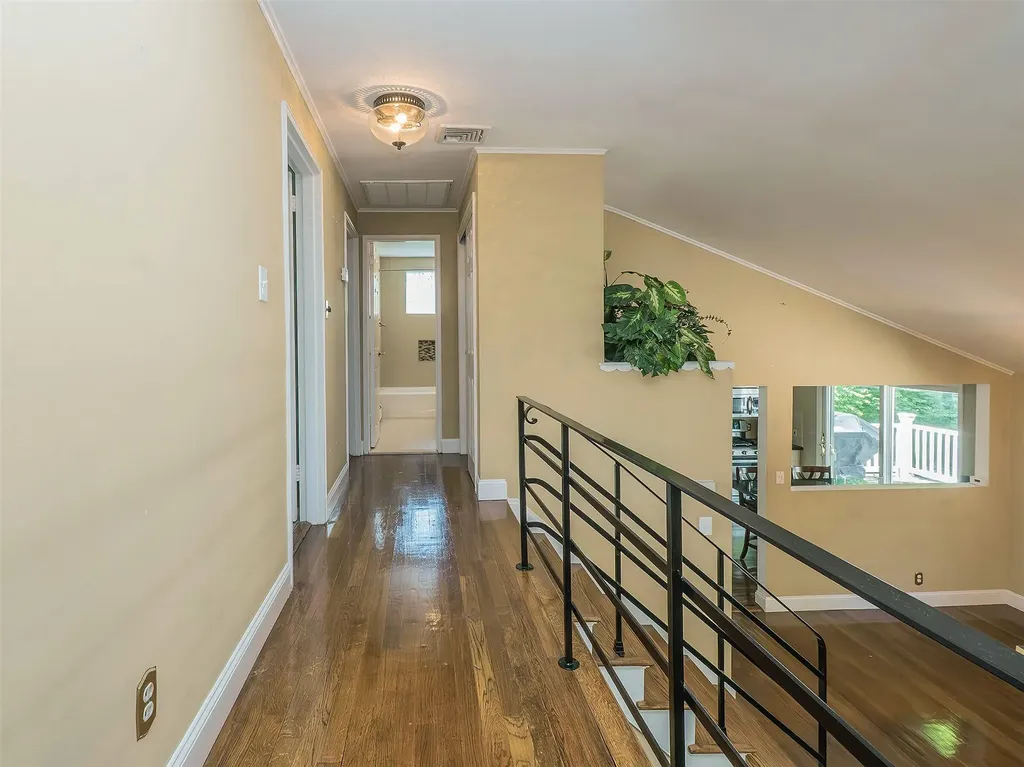 1 Barry Drive Glen Cove NY 11542