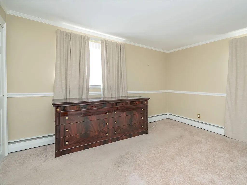 1 Barry Drive Glen Cove NY 11542