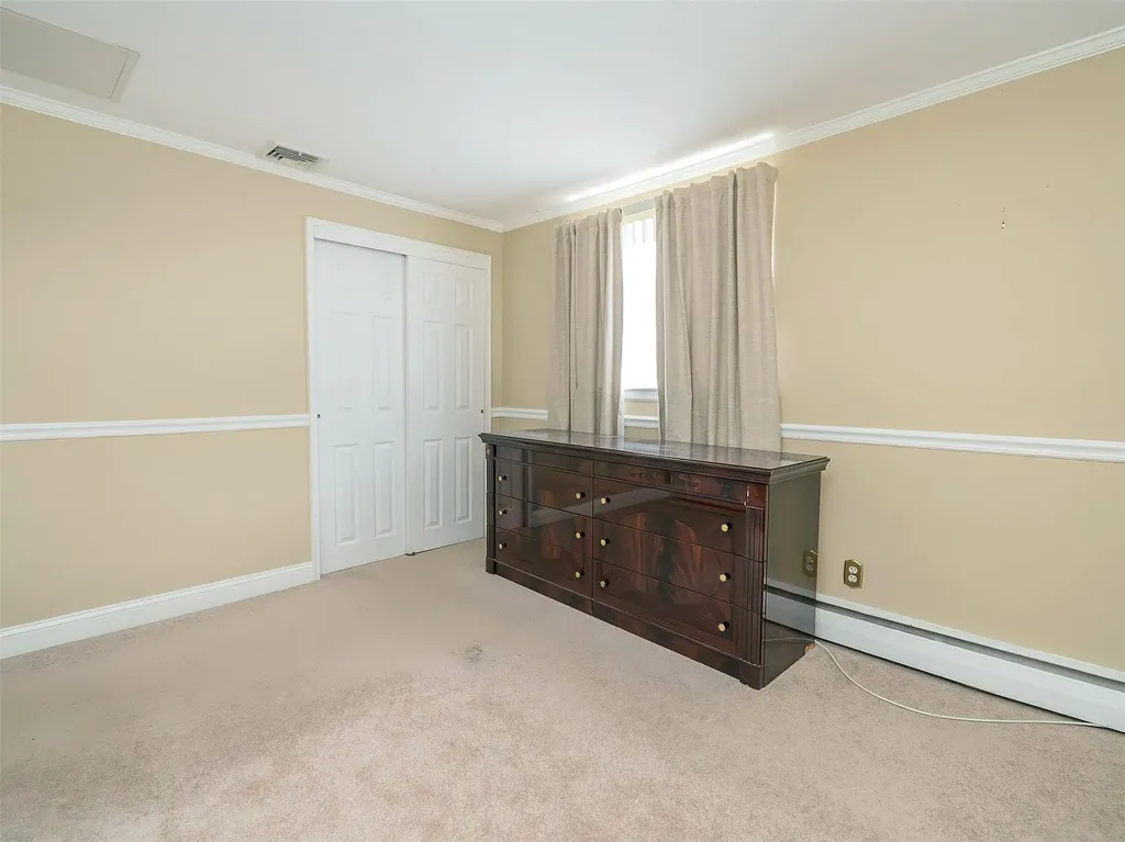 1 Barry Drive Glen Cove NY 11542