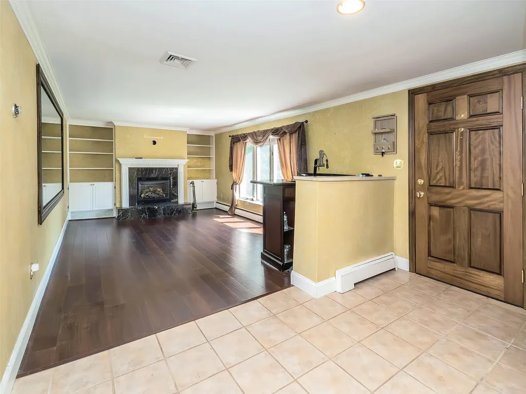 1 Barry Drive Glen Cove NY 11542