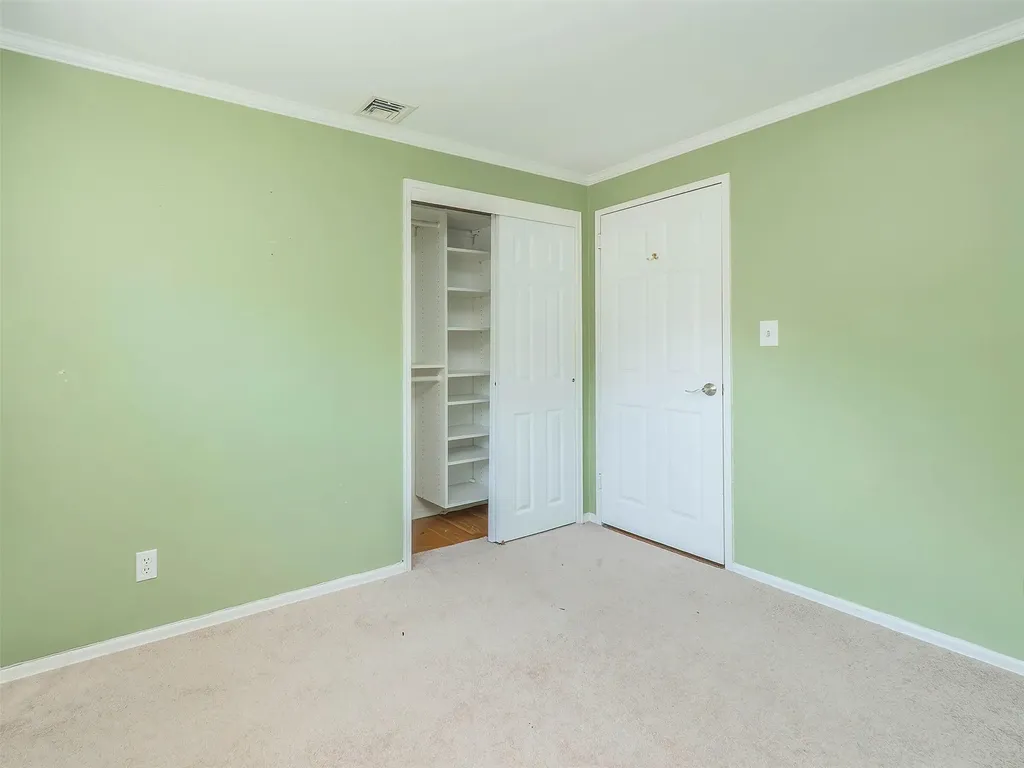 1 Barry Drive Glen Cove NY 11542