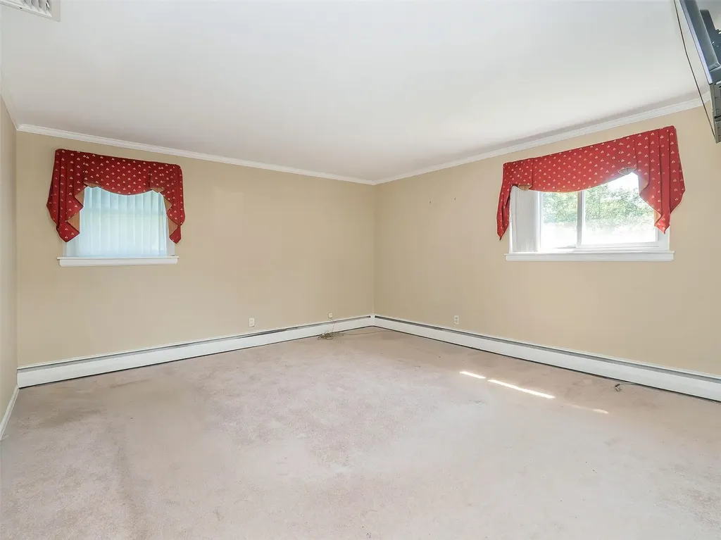 1 Barry Drive Glen Cove NY 11542