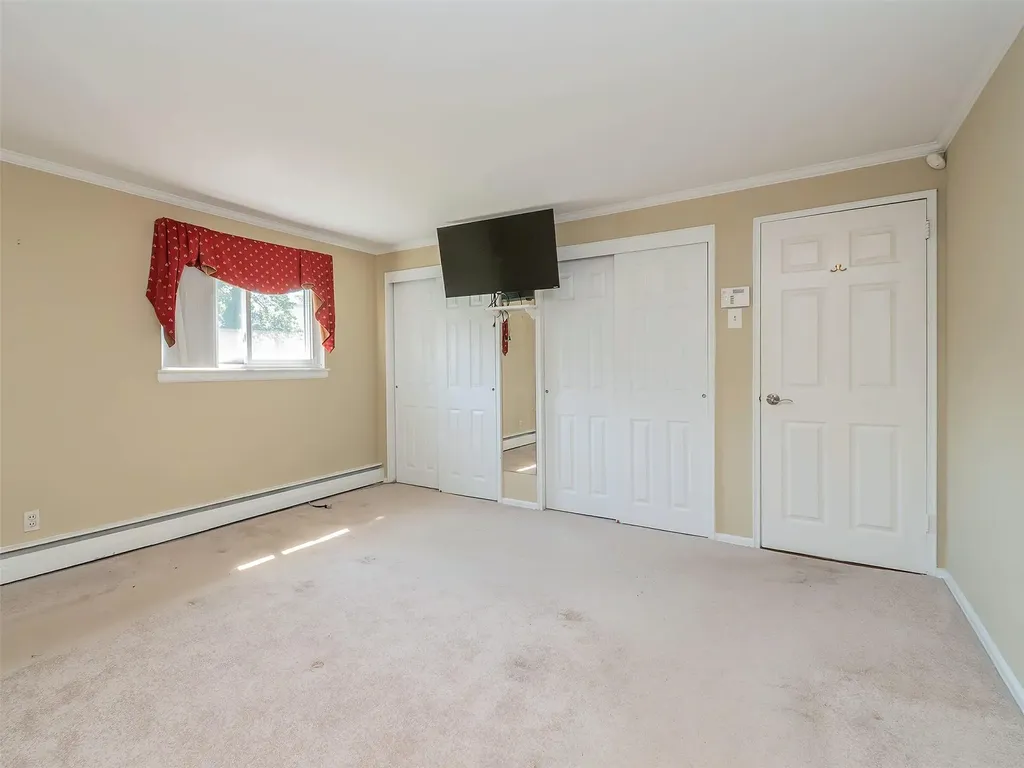 1 Barry Drive Glen Cove NY 11542