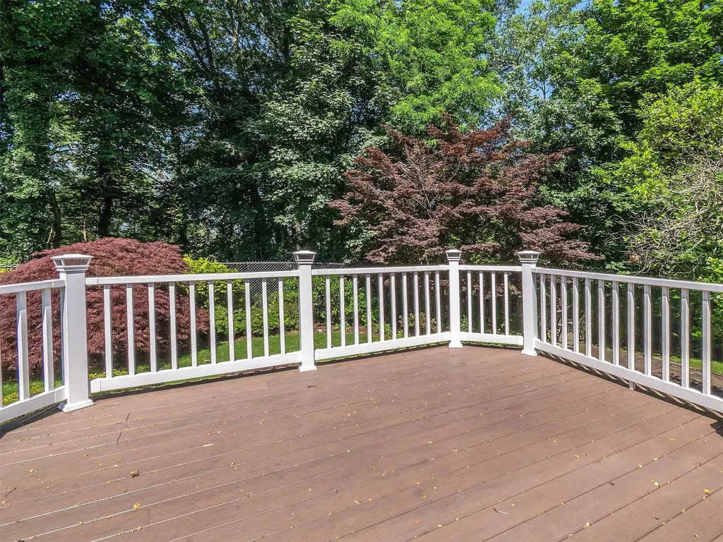 1 Barry Drive Glen Cove NY 11542