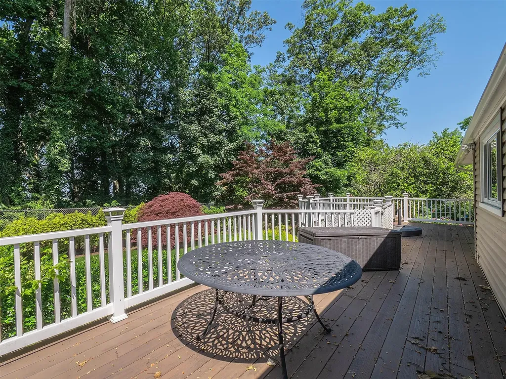 1 Barry Drive Glen Cove NY 11542