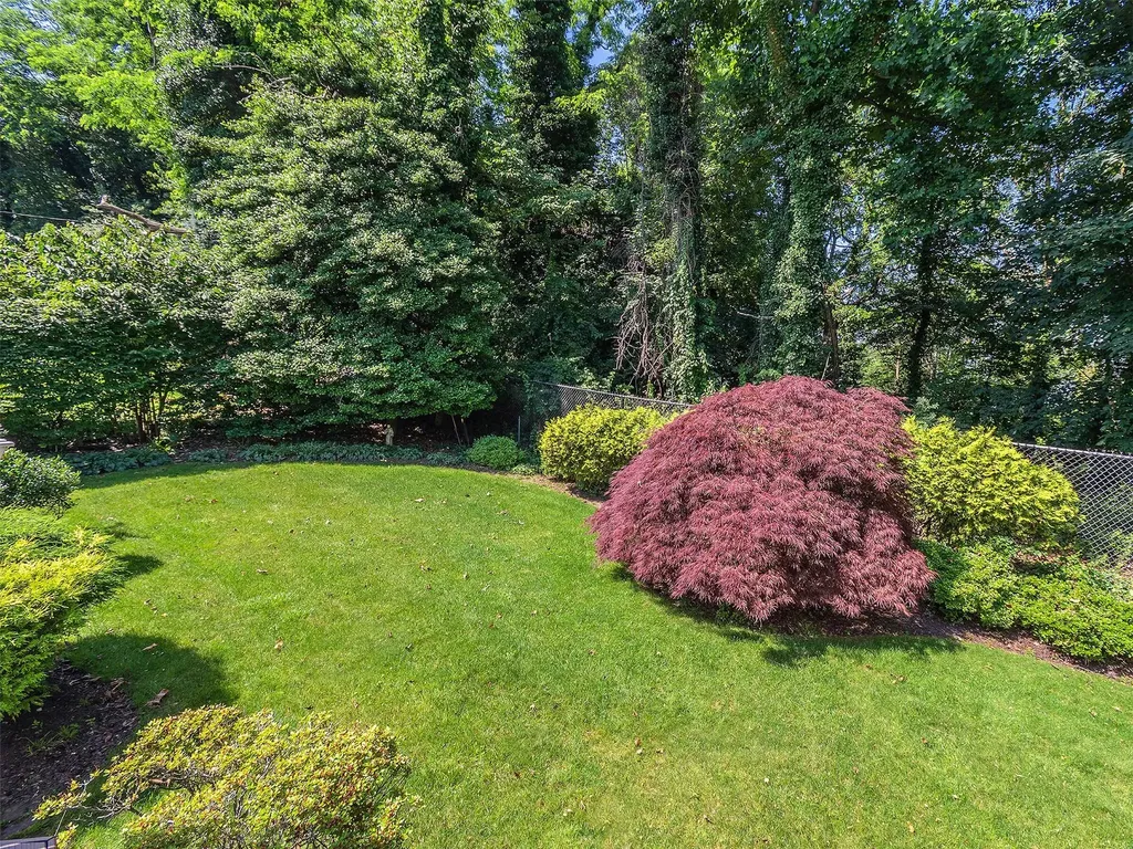 1 Barry Drive Glen Cove NY 11542
