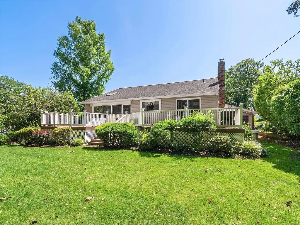 1 Barry Drive Glen Cove NY 11542